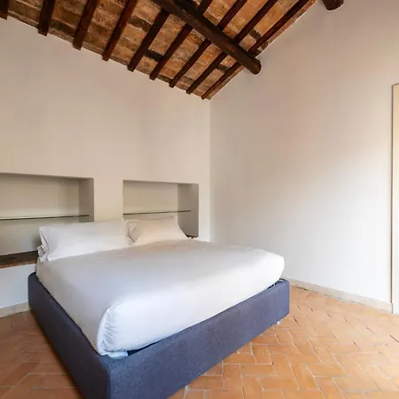 Crociferi 15 - Fromhometorome Apartment